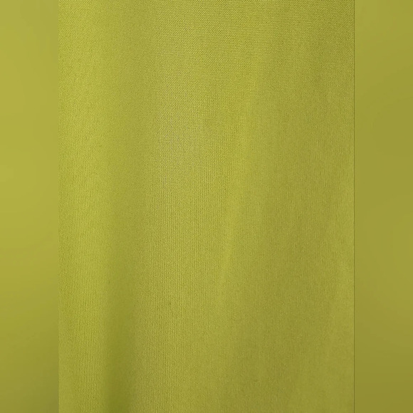 UNDER Armour V-neck Athletic Top. L - Picture 3 of 12